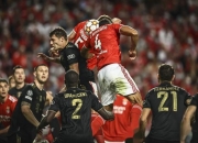 开云APP-西甲两将交锋，场上烽火再度燃烧