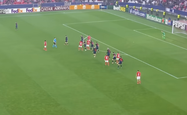 经典对决,球场上惊现绝杀一幕的简单介绍 经典对决,球场上惊现绝杀一幕的简单介绍