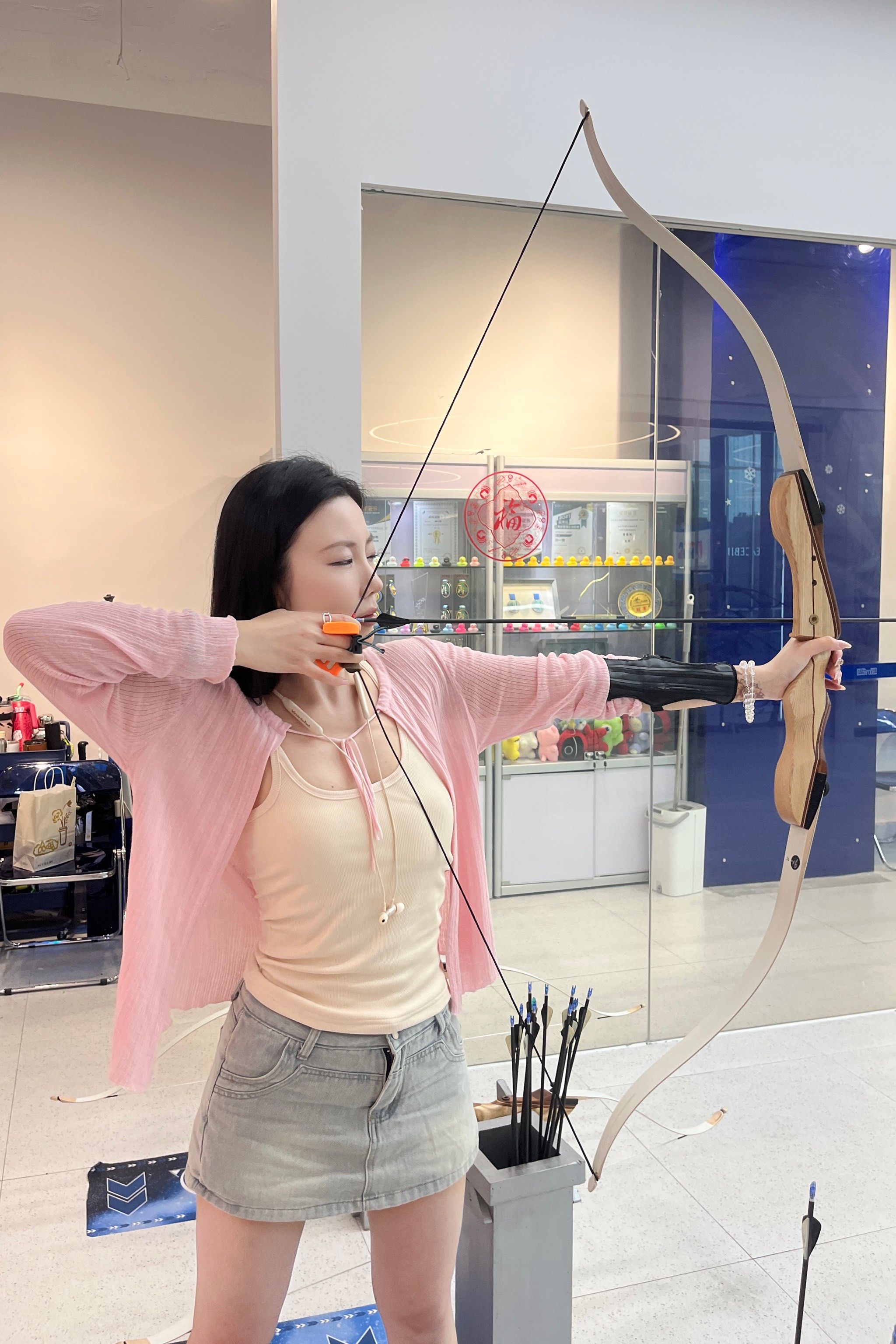 射箭选手操刀稳准,稳夺冠军 射箭选手操刀稳准,稳夺冠军