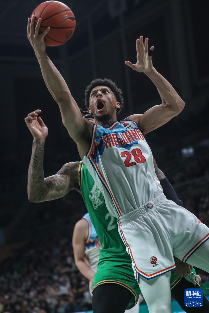 篮球比赛中出现紧张激烈局面 篮球比赛中出现紧张激烈局面