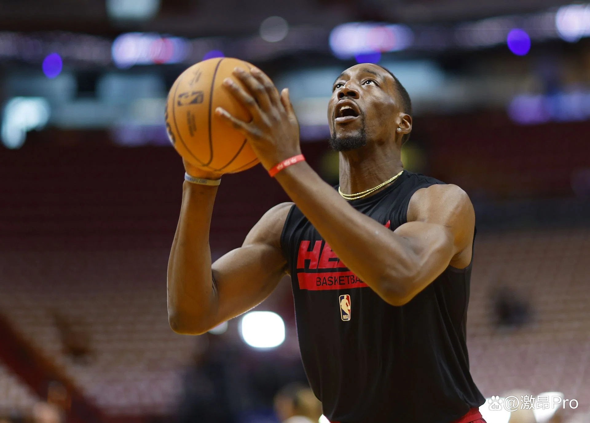 包含MAD险胜迈阿密热火，格列兹曼拿下关键大龙宿敌对决八强赛，留下经典瞬间的词条