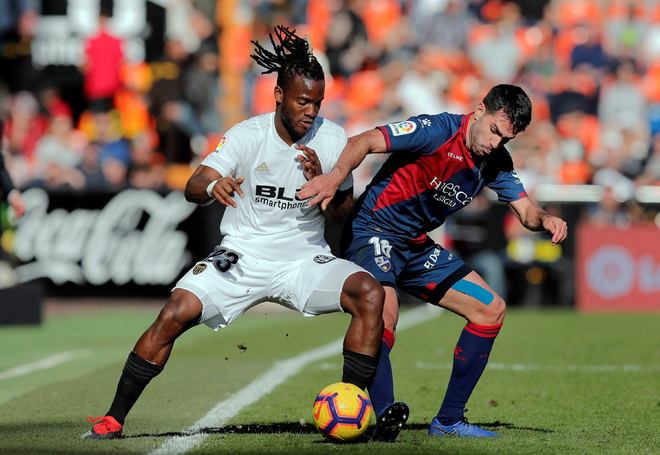 包含韦斯卡主场失利，保级形势严峻的词条