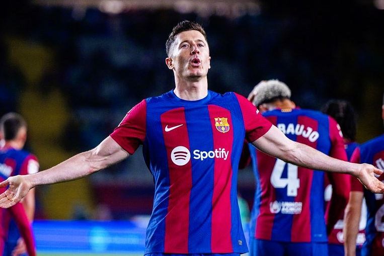 包含韦斯卡主场失利，保级形势严峻的词条