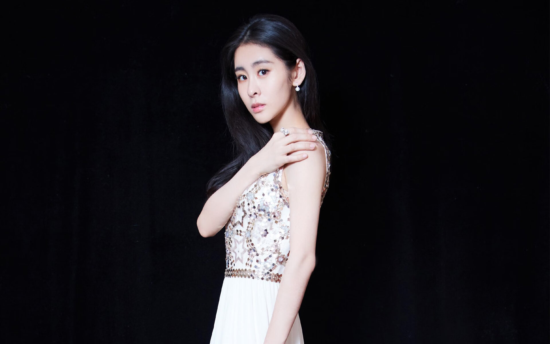 当英格拉姆的名字响彻伯纳乌,一场跨越时空的完美联动